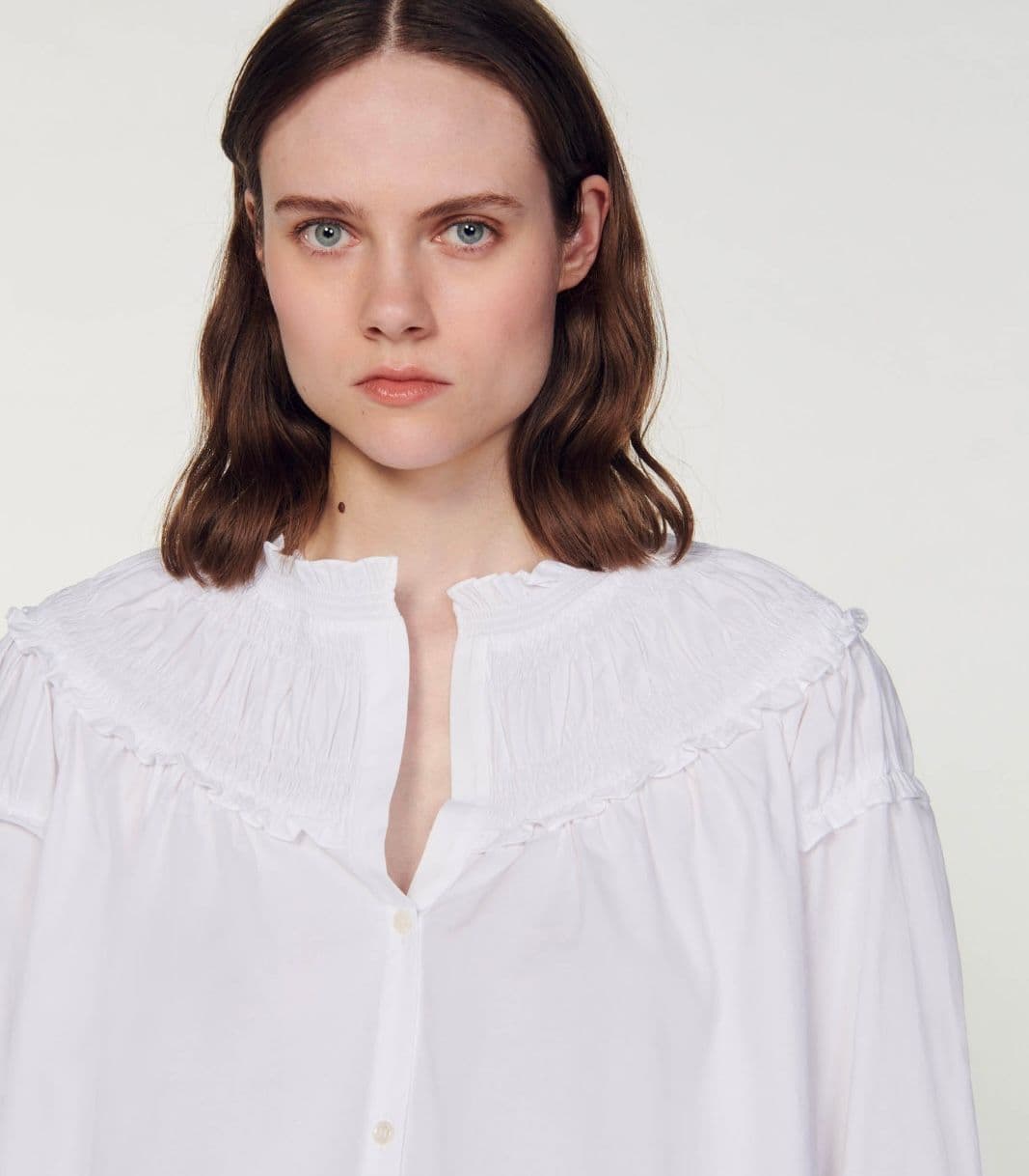 БЛУЗКА СО СБОРКАМИ И РЮШАМИ SANDRO